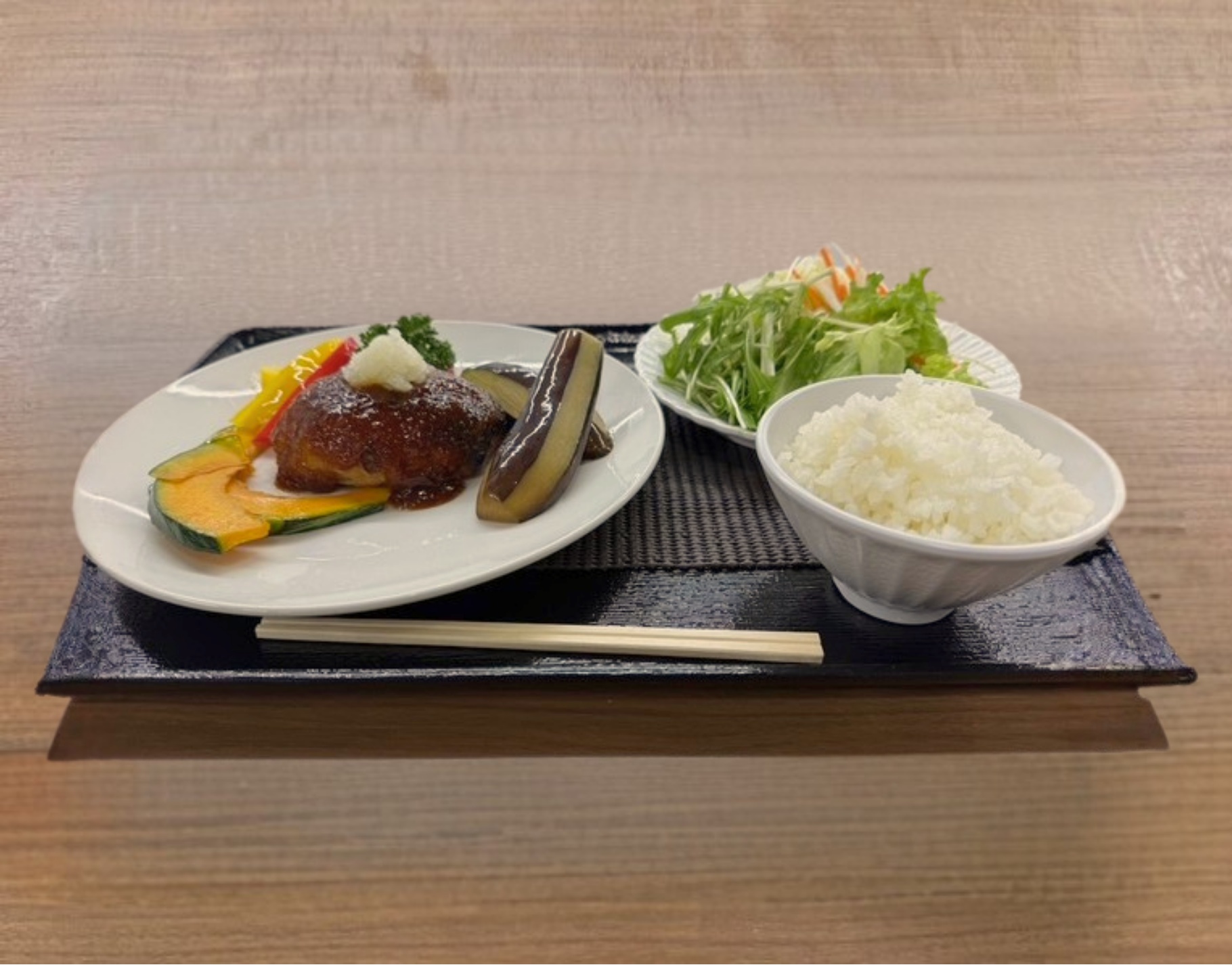 林SPFポークハンバーグと季節のお野菜