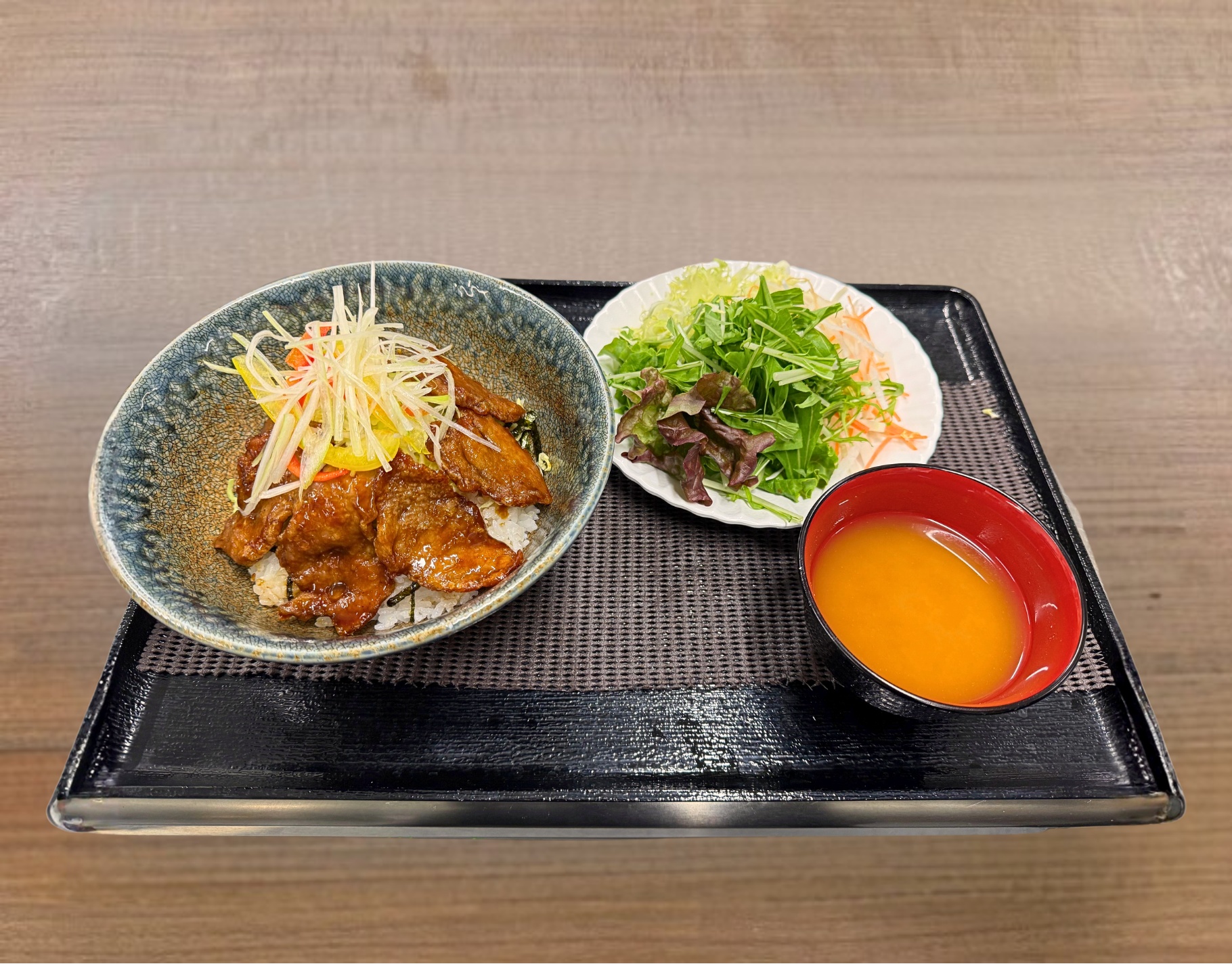 林SPFポークの贅沢ヒレ豚丼